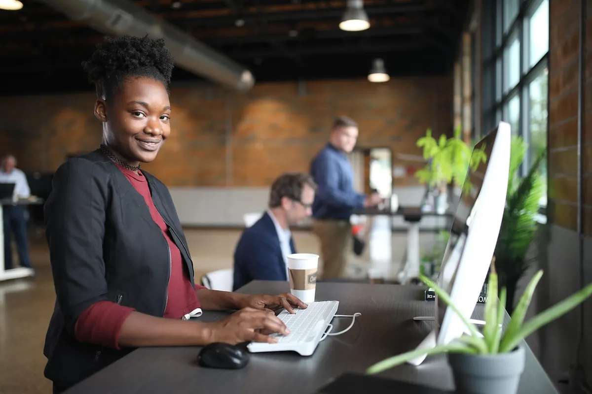 Standing Desk vs Sitting Desk: Which Is Better for a Small UK Home Office?